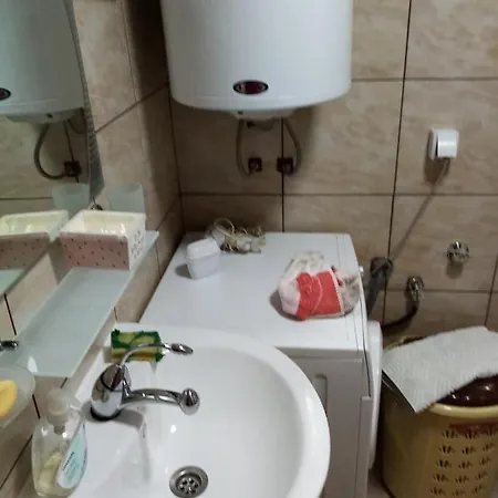 1 * Скоп'є