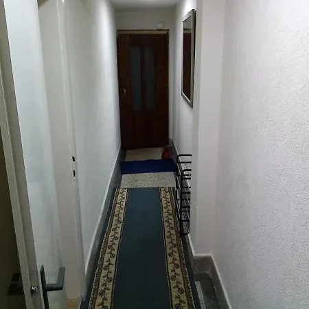1 * Скоп'є